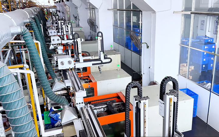 خط إنتاج سماعات رأس مع أغطية الأذان